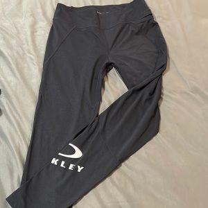 Oakley black legging, size large